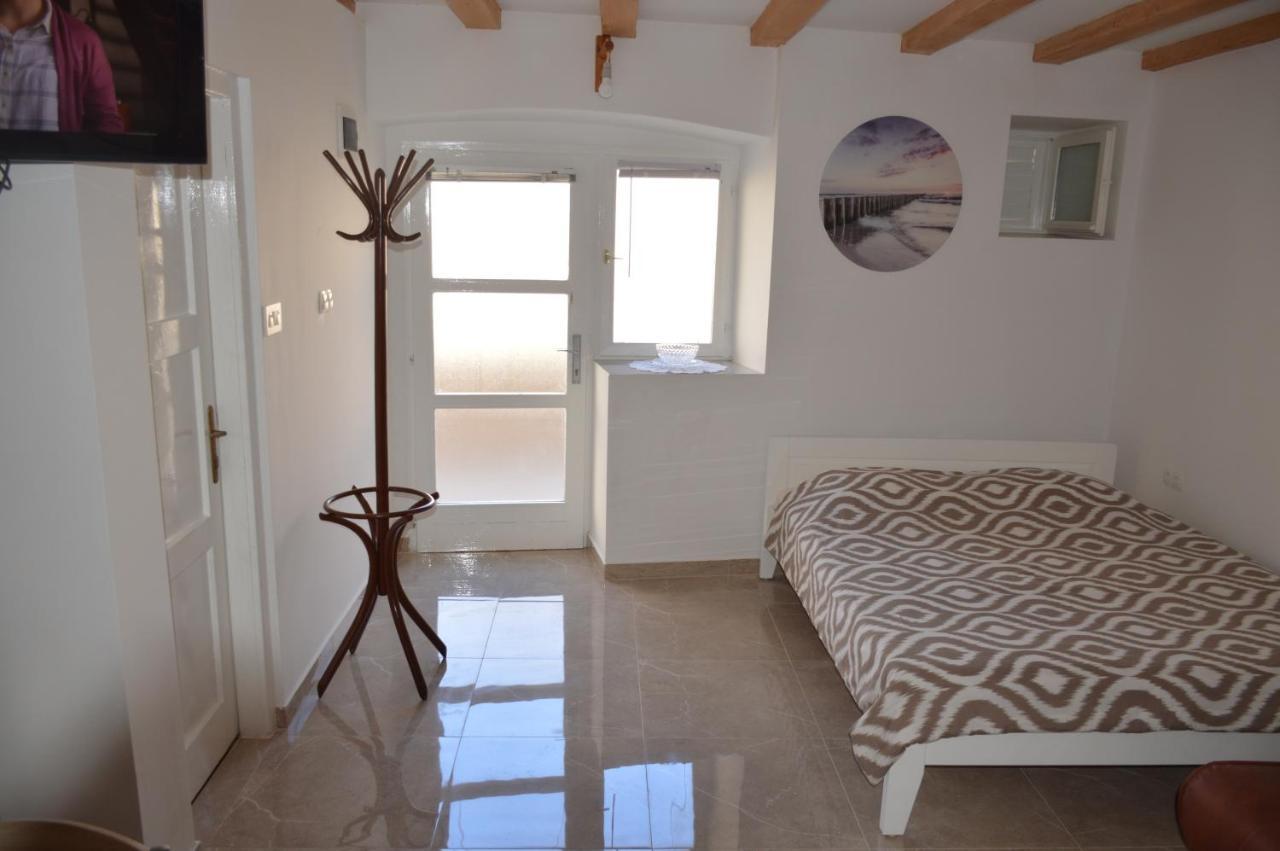 Studio Apartman Kata Prvic Sepurine Extérieur photo